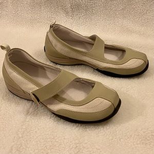 Land’s End Slip-on Mary Jane Trekker - great walking shoes - size 7D